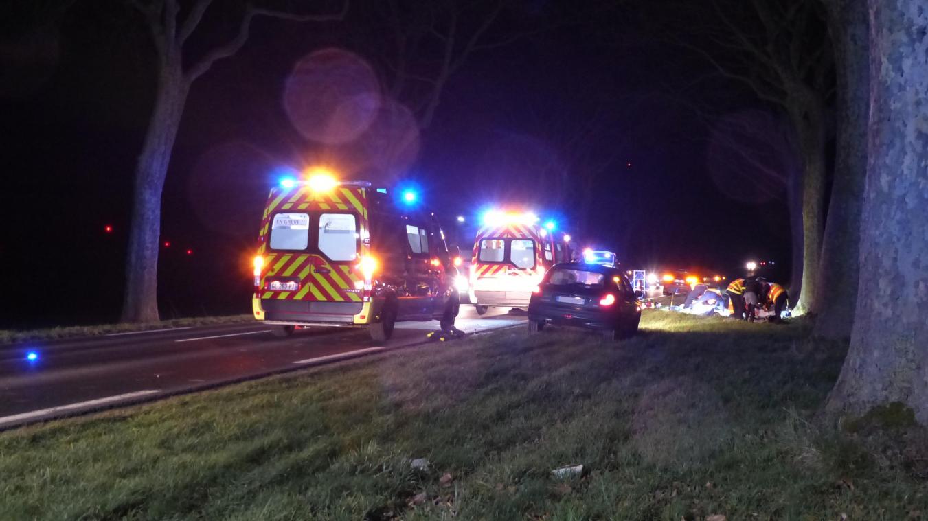 Il a fallu de longues minutes pour médicaliser les deux blessés avant de les mettre dans les ambulances pour le transport vers les hôpitaux de Péronne et Amiens