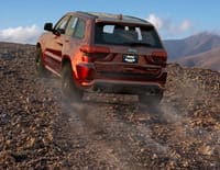 Top mecanic, 5 jours pour restaurer une épave : J4 - Porsche Cayenne vs Jeep Grand Cherokee